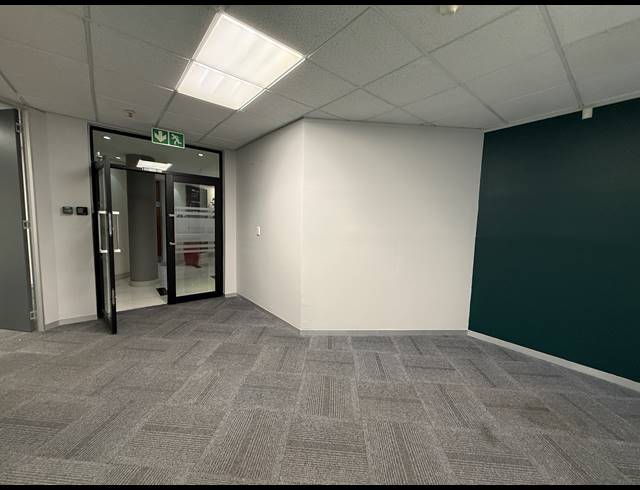 164M² OFFICE TO LET IN PARKTOWN